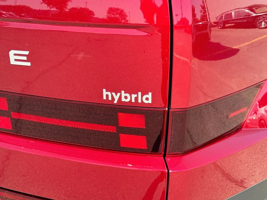 Used 2025 Red Hyundai SEL image 33