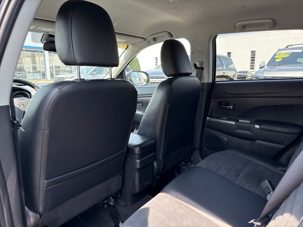 Used 2025 Black Mitsubishi 2.0 SE image 16