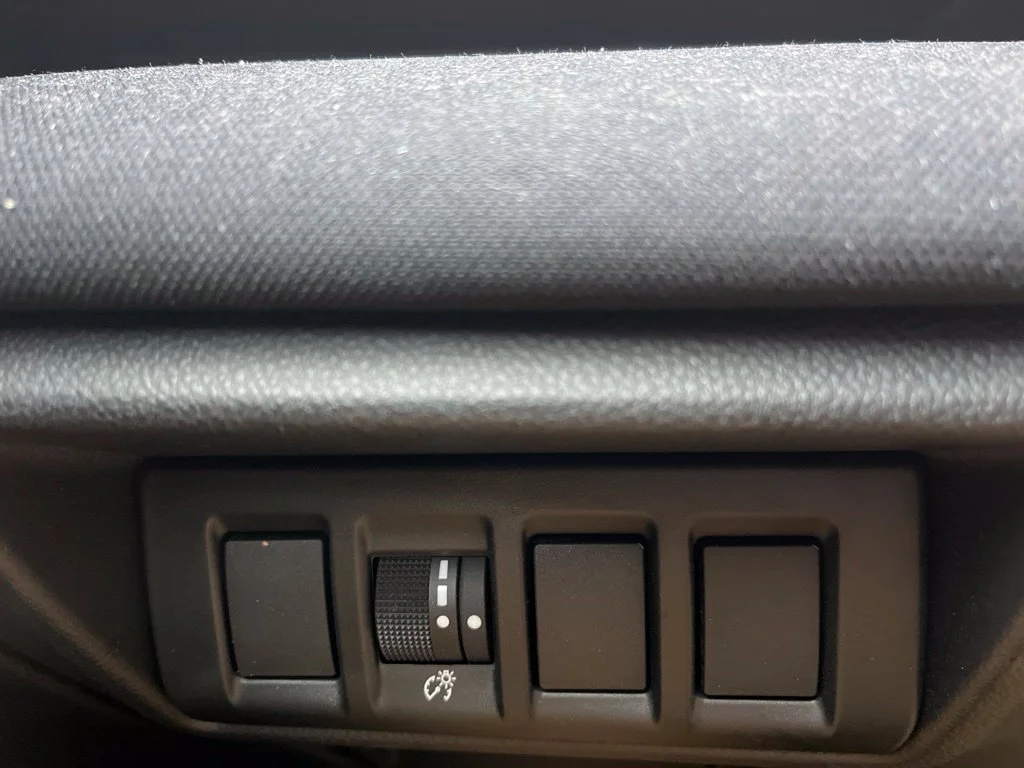 Used 2025 White Subaru 2.5i image 20