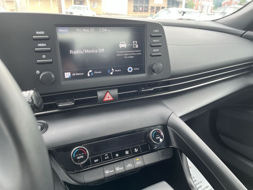 2025 Hyundai Elantra SEL - Photo 16