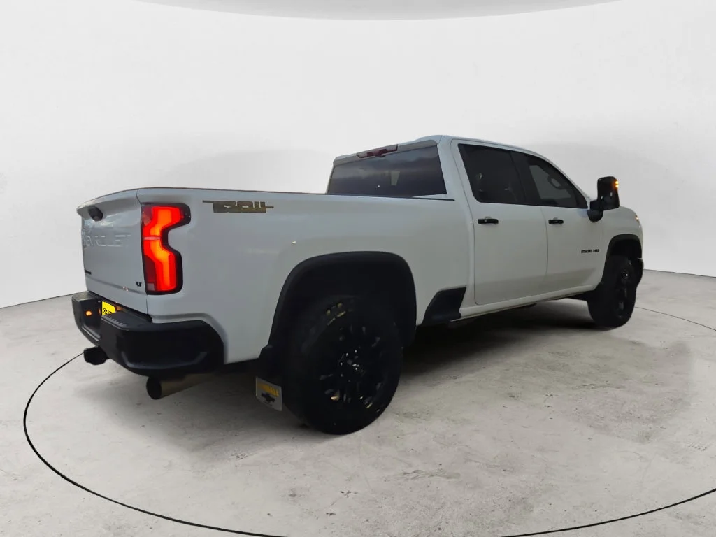 Used 2026 Summit White Chevrolet LT image 8