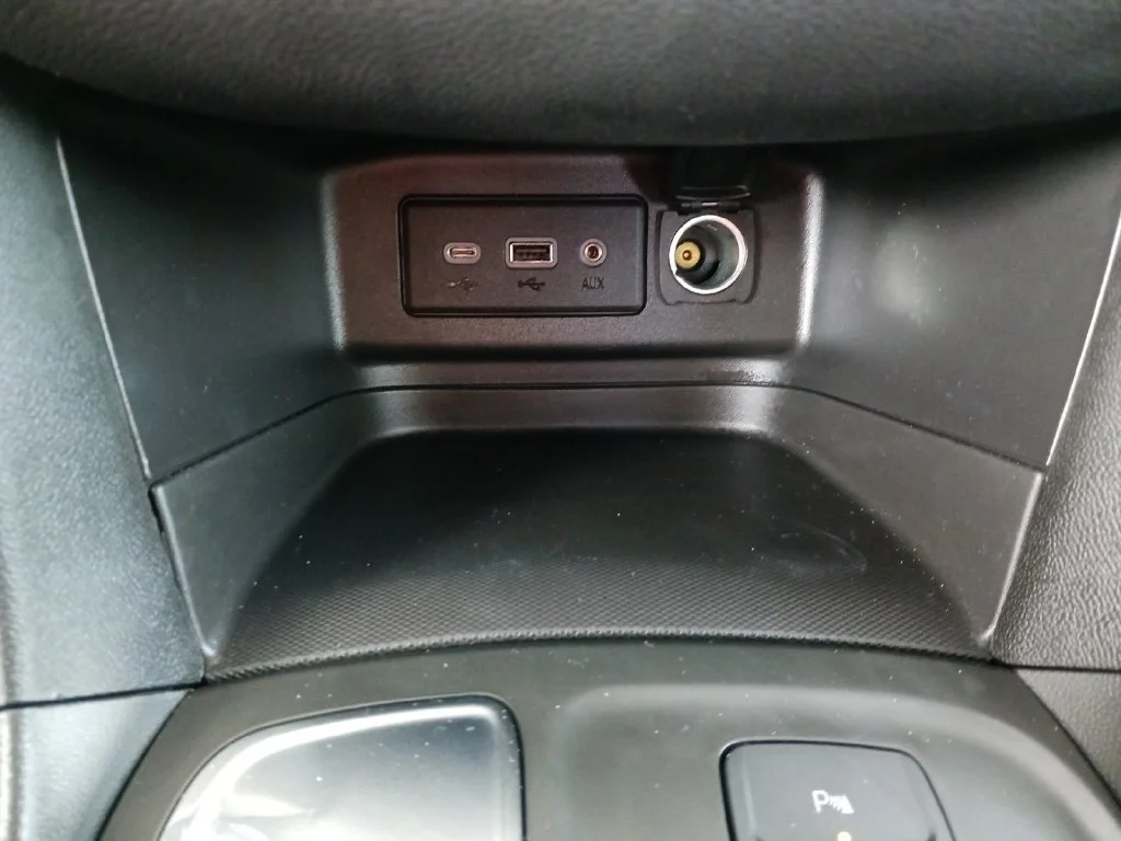 Used 2023 SUMMIT WHITE Chevrolet LT image 22