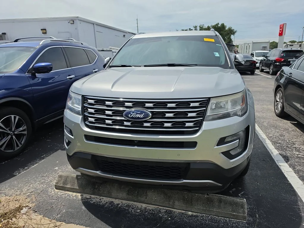 Used 2017 Silver Ford Limited image 10