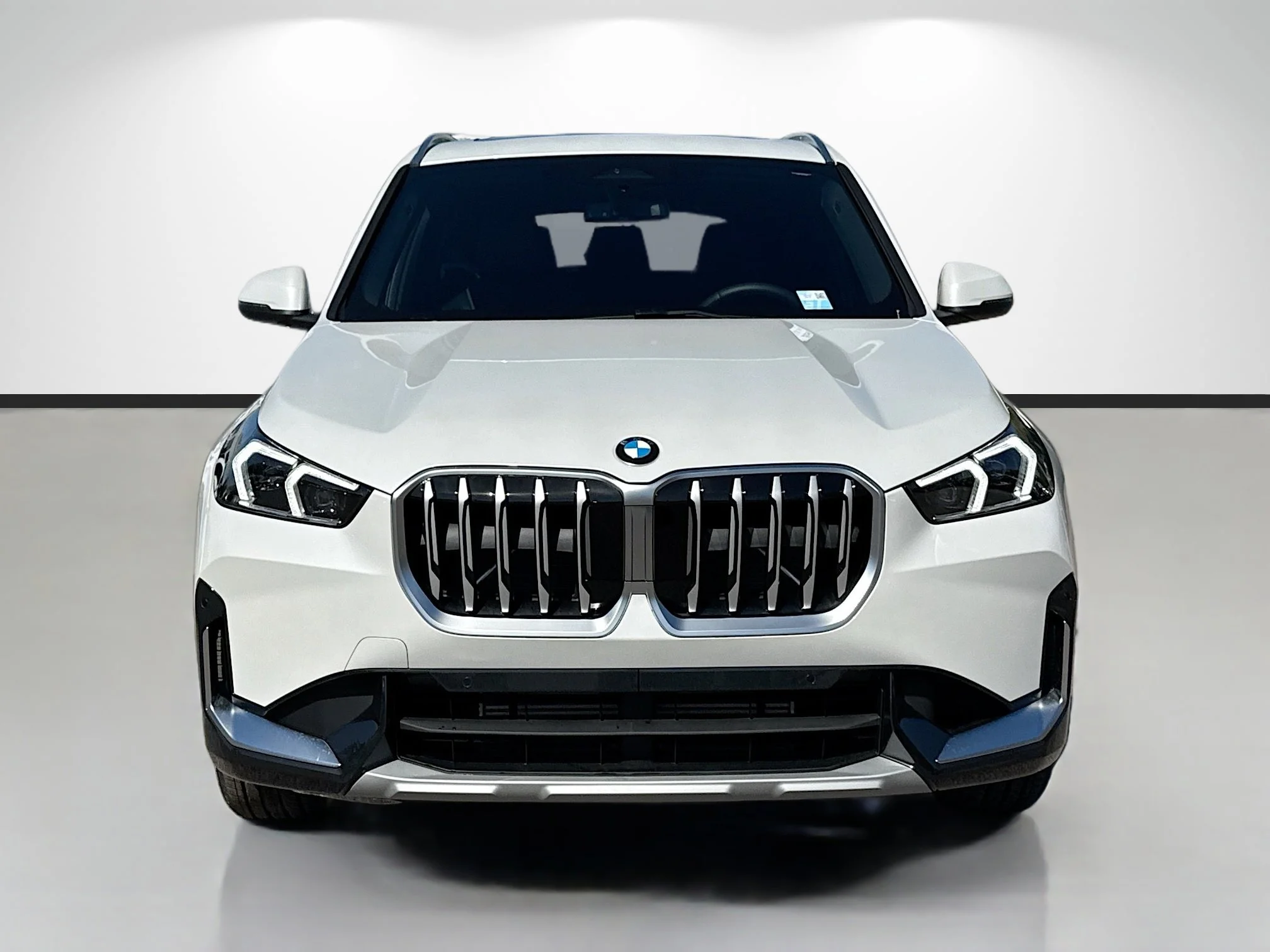 New 2026 Mineral White Metallic BMW xDrive28i image 8