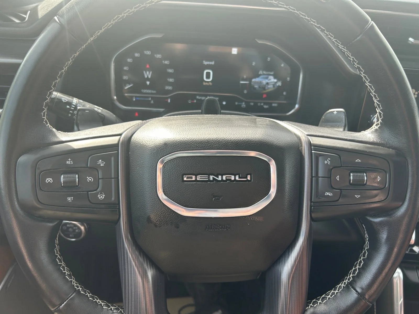 Used 2025 Silver GMC Denali Ultimate Crew Cab image 23