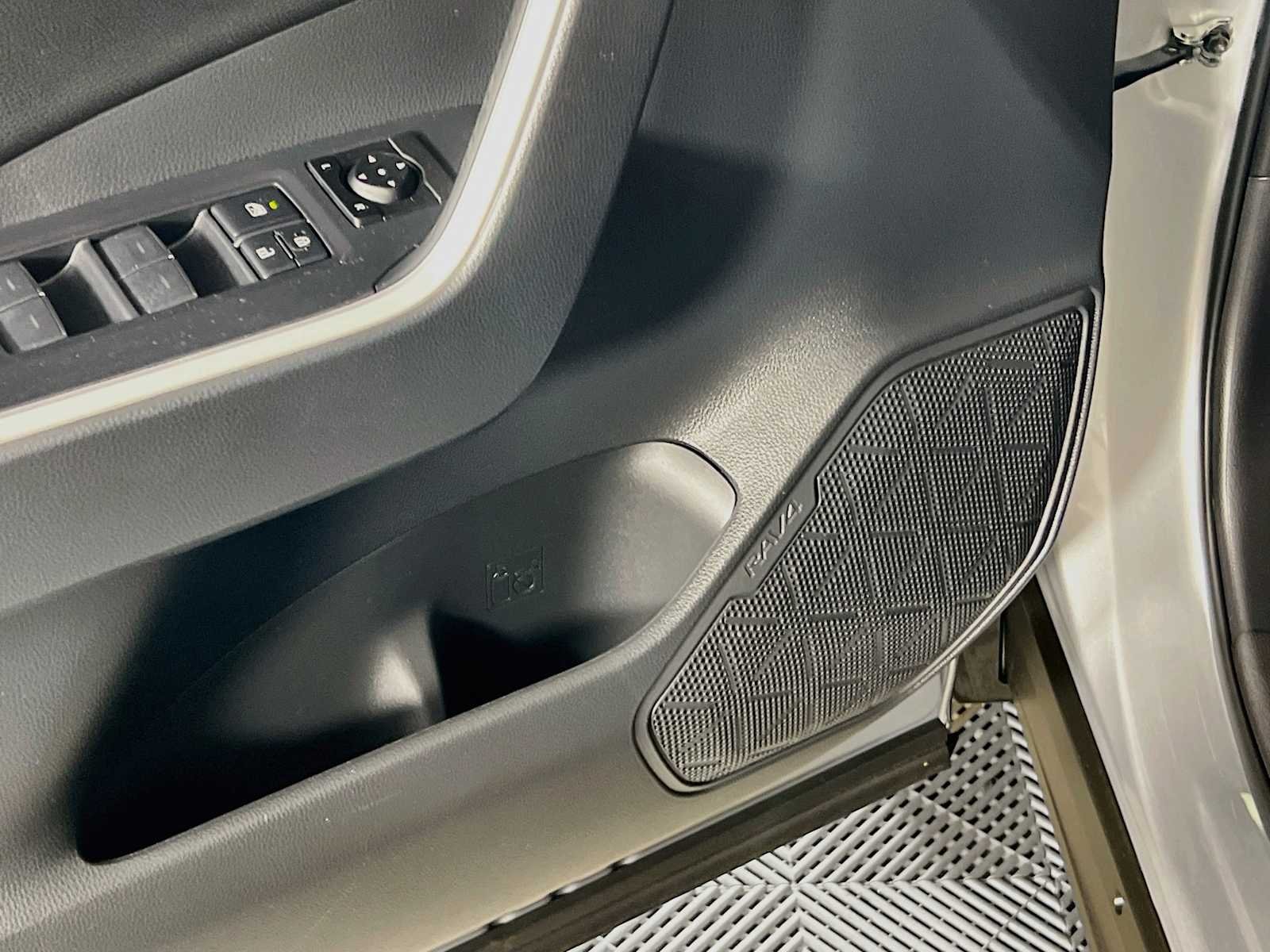 Used 2025 Silver Sky Metallic/Midnight Black Metallic Toyota XSE image 19