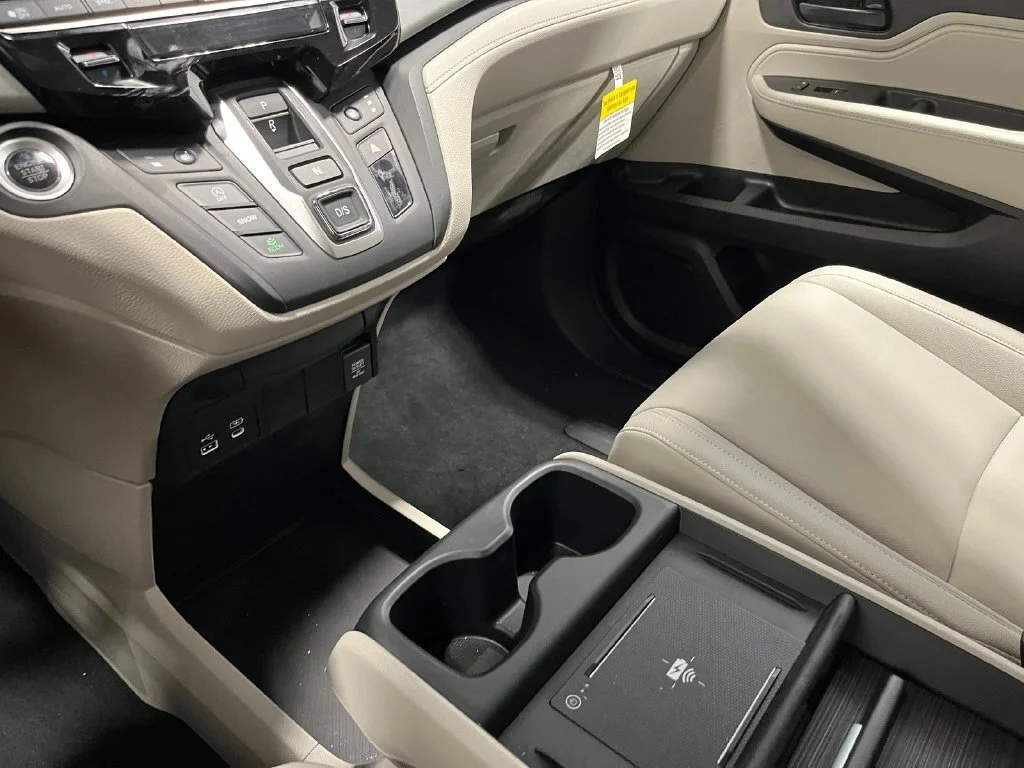 New 2027 Silver Honda EX-L image 22