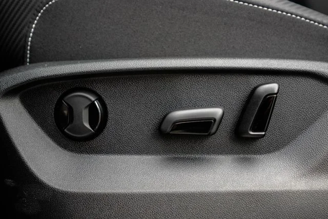 New 2026 Black Volkswagen 2.0T SE w/Technology image 19