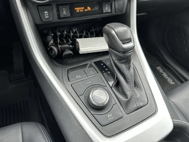 Used 2019 White Toyota XSE image 20