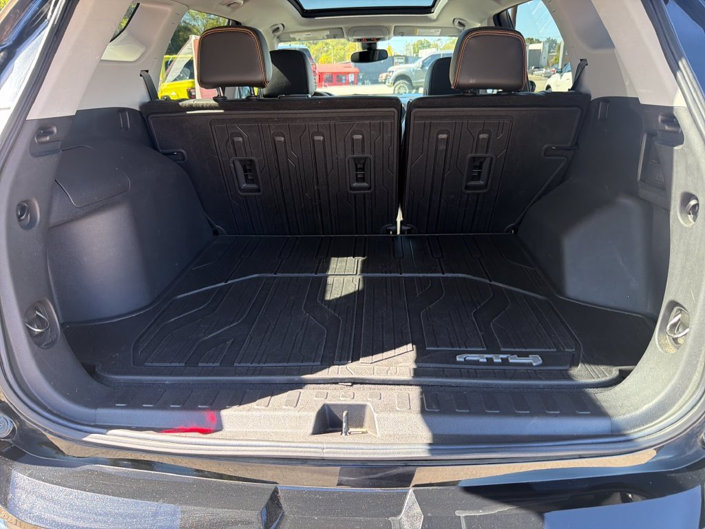Used 2022 Black GMC AT4 image 9
