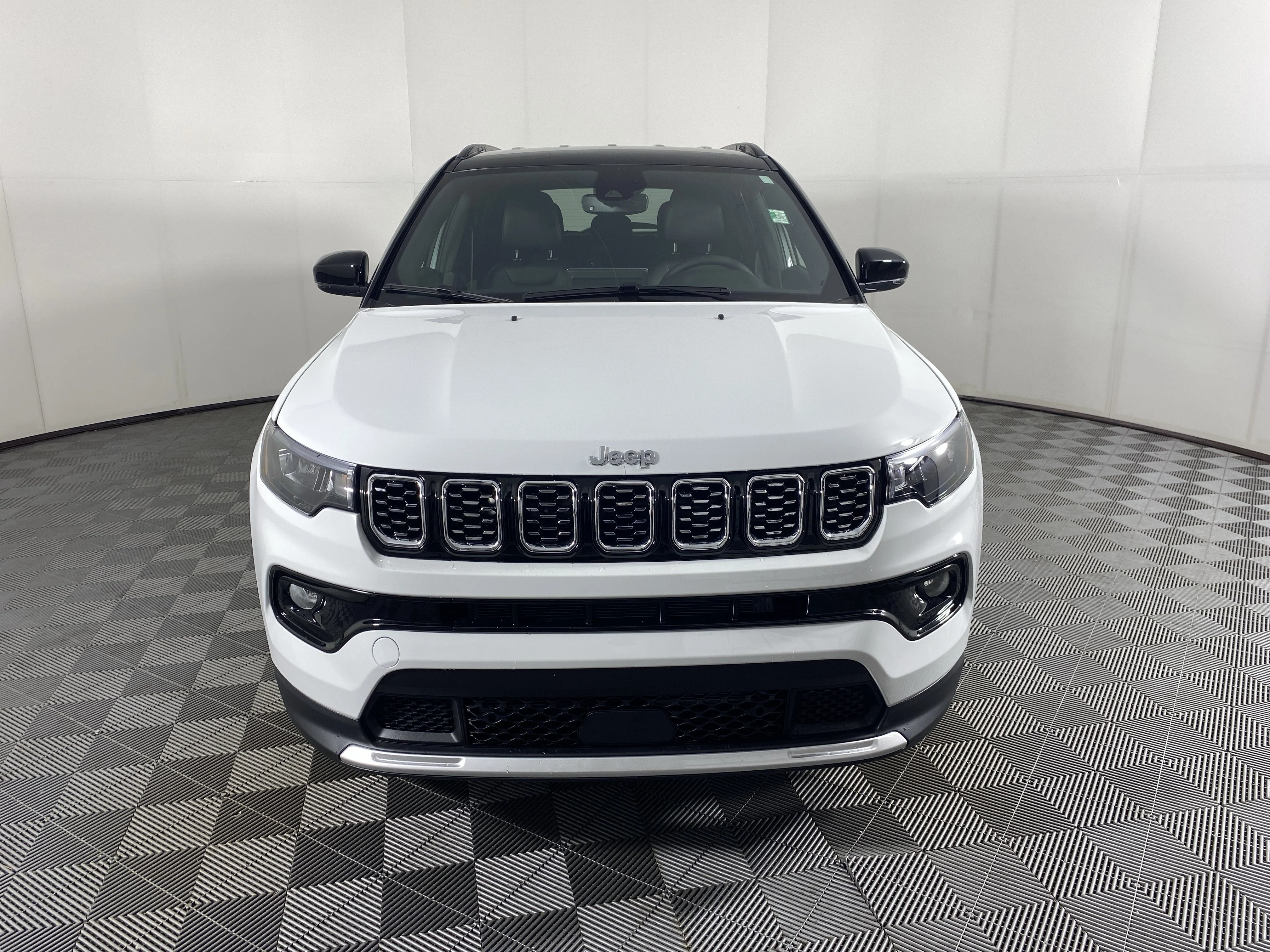 New 2026 Bright White Clear-Coat Exterior Paint Jeep Limited image 11