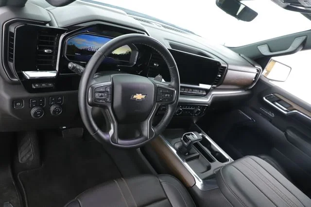 Used 2024 Black Chevrolet High Country image 17