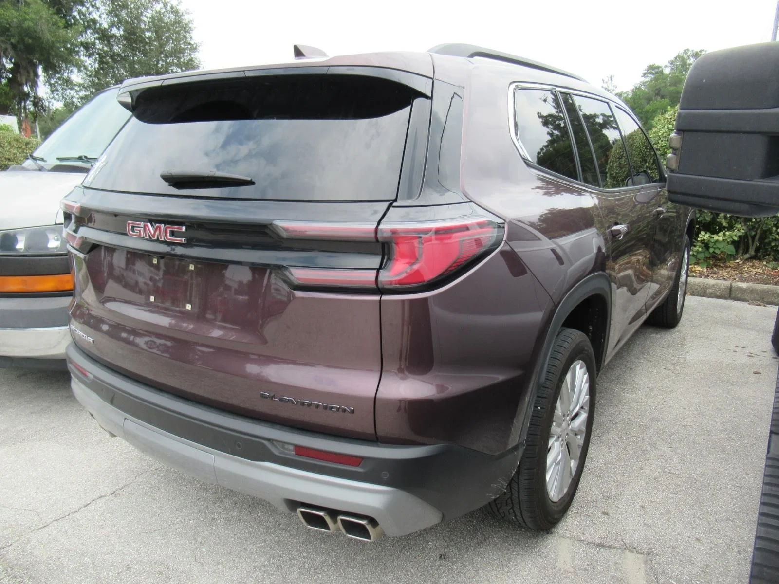 Used 2024  GMC Elevation image 4