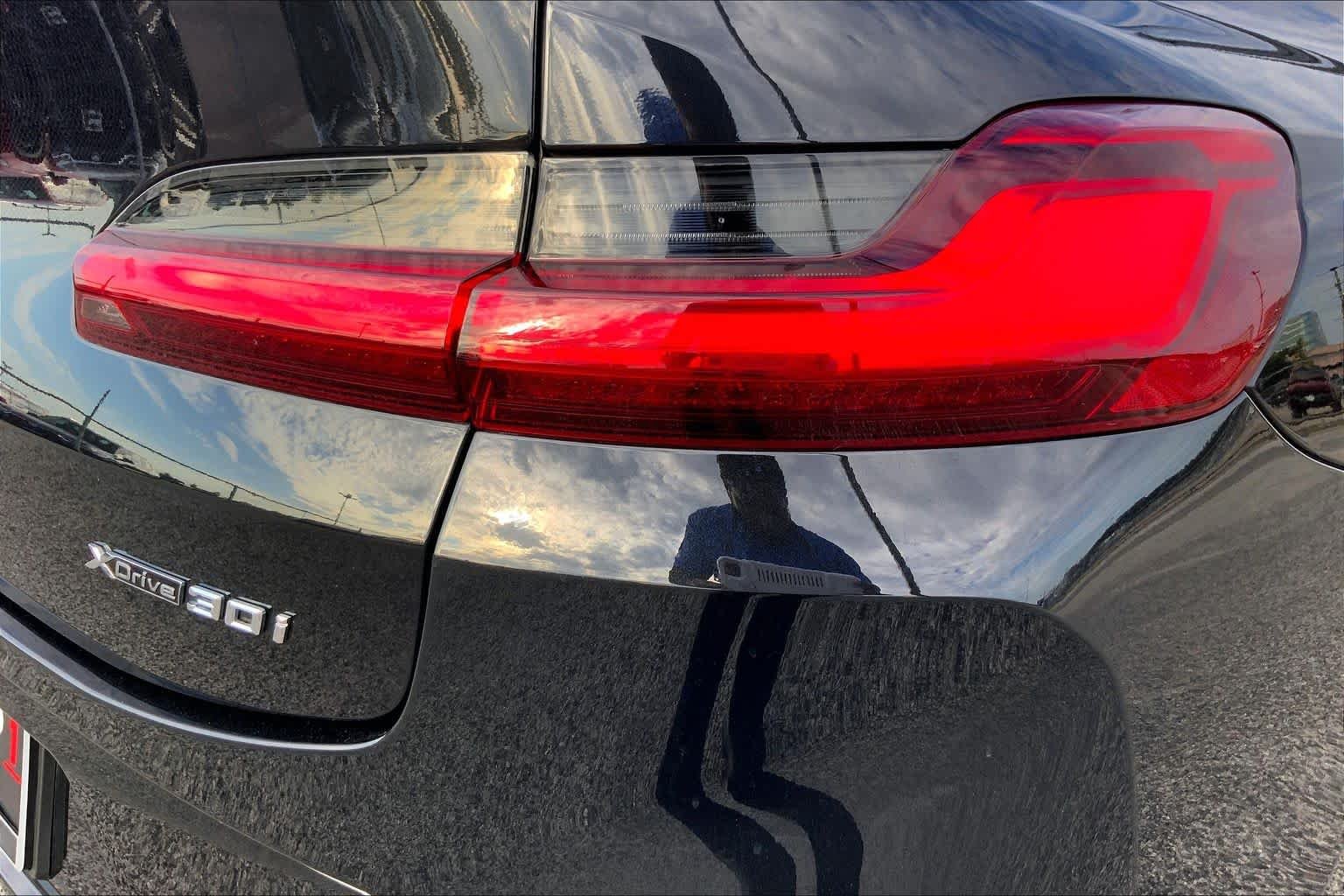 Used 2022 Black Sapphire Metallic BMW xDrive30i image 10