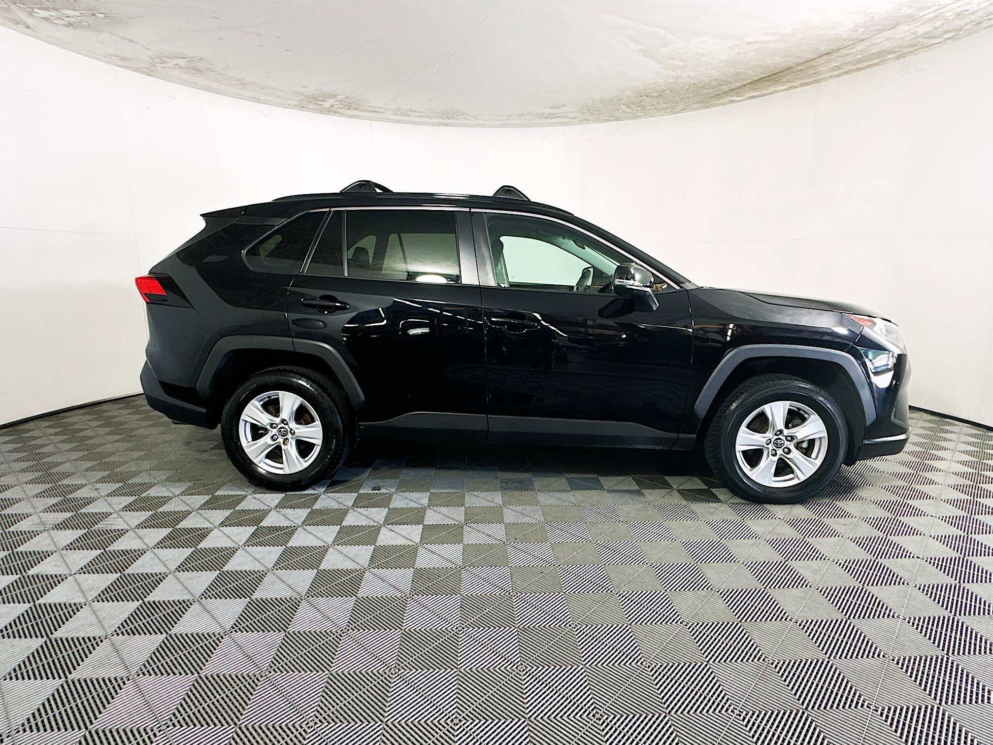 2020 Toyota RAV4 thumbnail 4