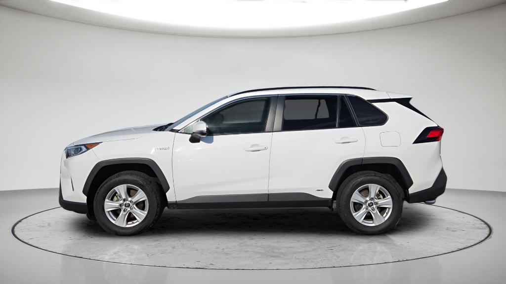 Used 2021 White Toyota XLE image 14