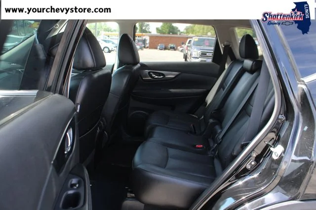 Used 2015 Black Nissan SL image 13