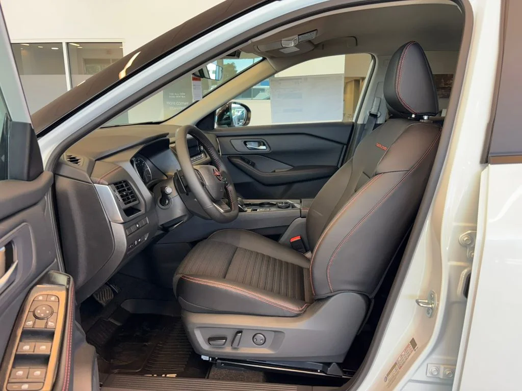 New 2026 Everest White Pearl TriCoat Nissan Rock Creek image 14