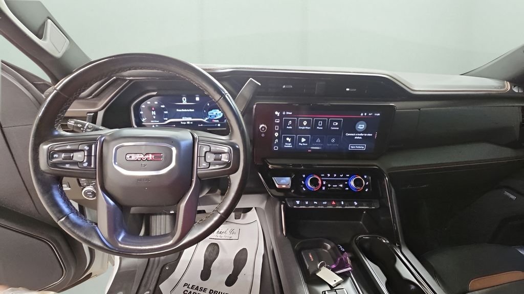 Used 2025 White GMC AT4 image 10