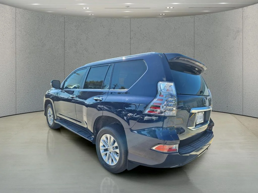 Used 2021 Blue Lexus 460 image 3