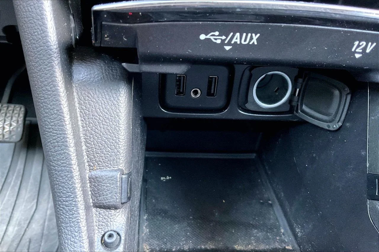 Used 2019 Red Buick Preferred image 16