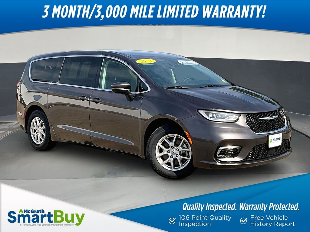 2023 Chrysler Pacifica Touring L's photo