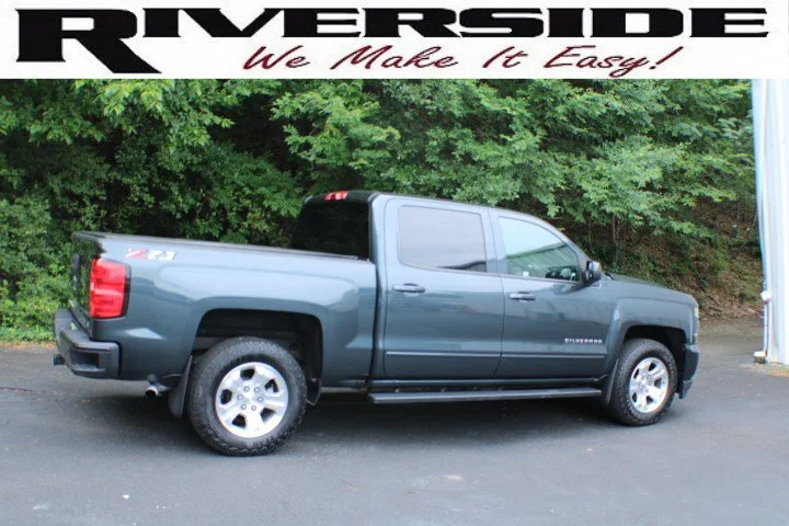 Used 2018 GRAPHITE METALLIC Chevrolet LT image 2