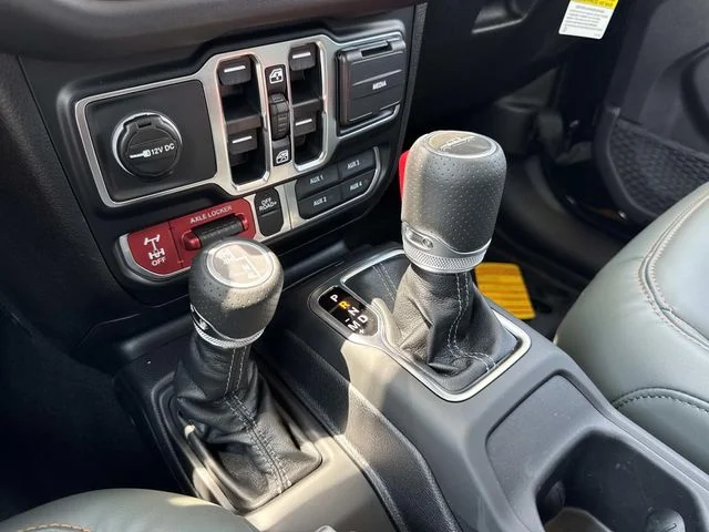 New 2026 Black Jeep Mojave image 28