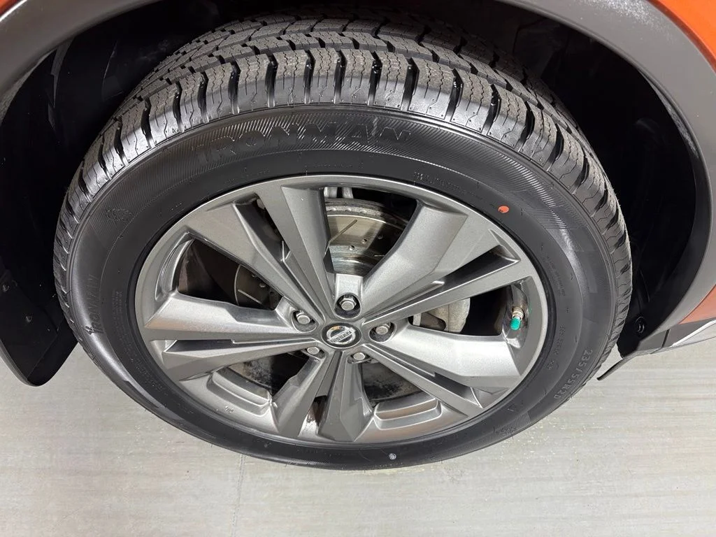 Used 2019 Orange Nissan Platinum image 10