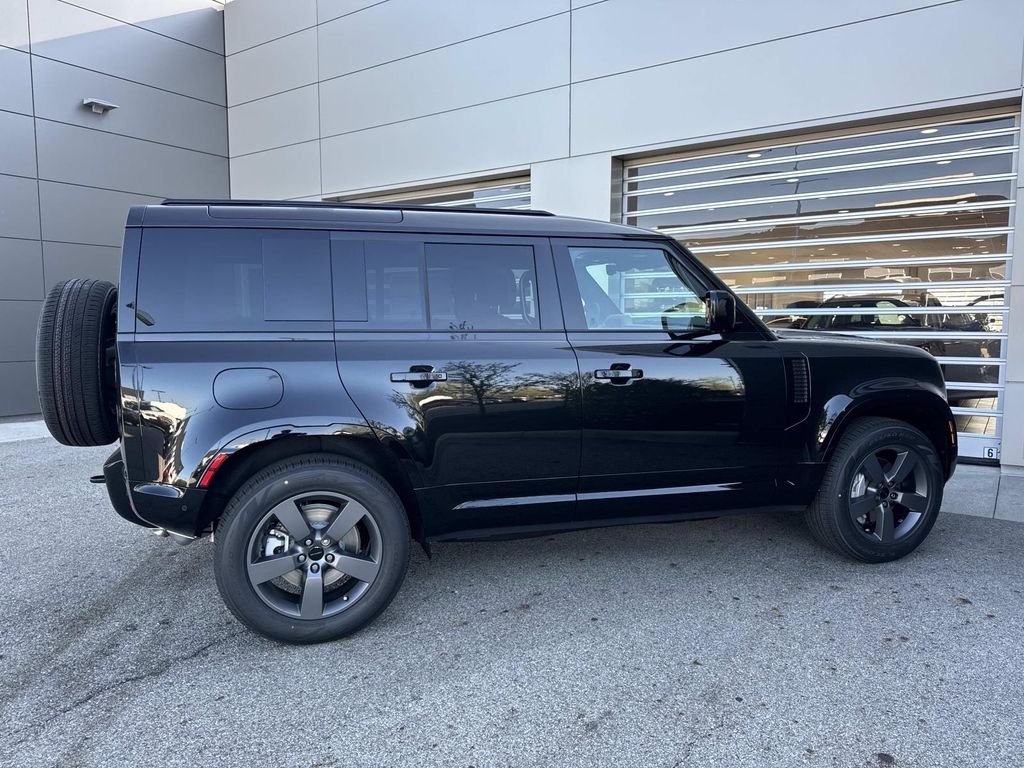 New 2026 Santorini Black Land Rover X-Dynamic SE image 7