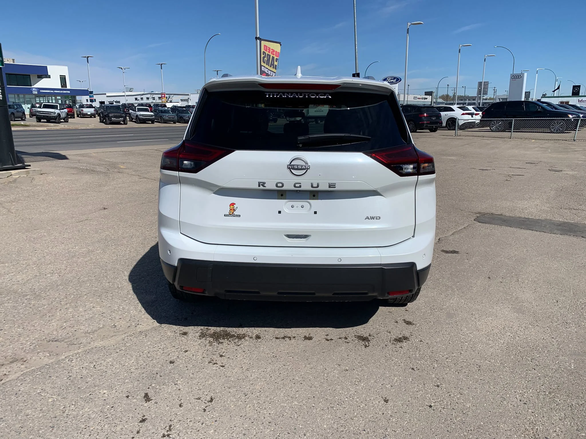 Certified Used 2025 Everest White Tricoat Pearl Nissan SV*Adaptive Cruise | Remote Start | Htd Seats | Pano Roof | Htd Wheel | Blind Spot Detection image 14