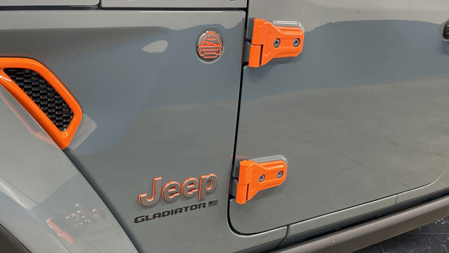 Certified Used 2025 Anvil Clearcoat Jeep Mojave image 43