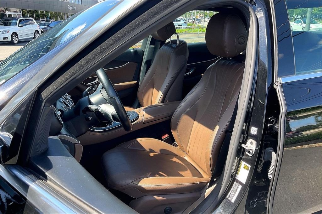 2022 Mercedes-Benz E-Class E350 - Photo 8