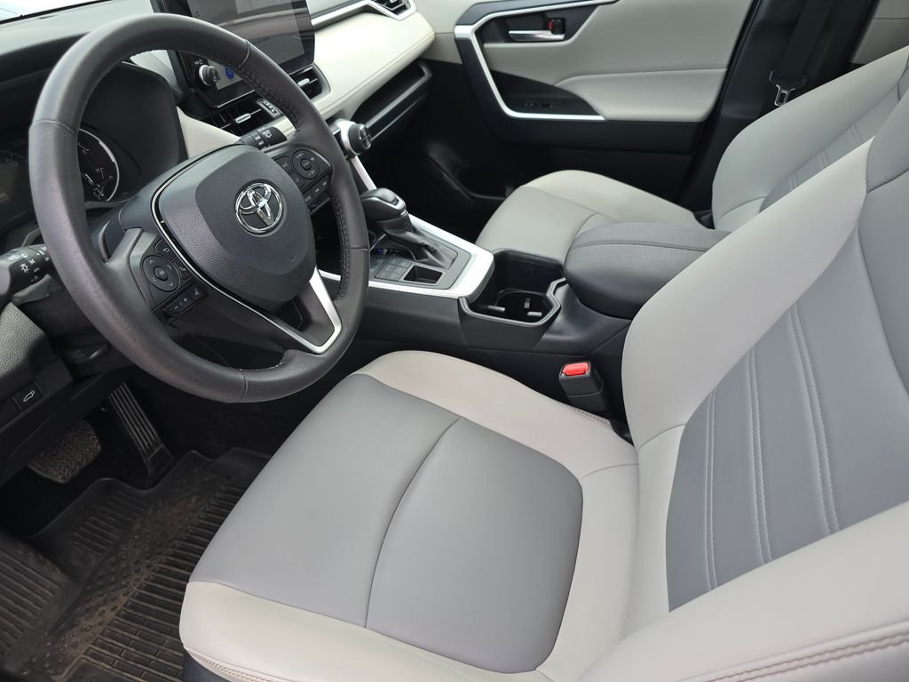 Used 2025 Gray Toyota XLE Premium image 18