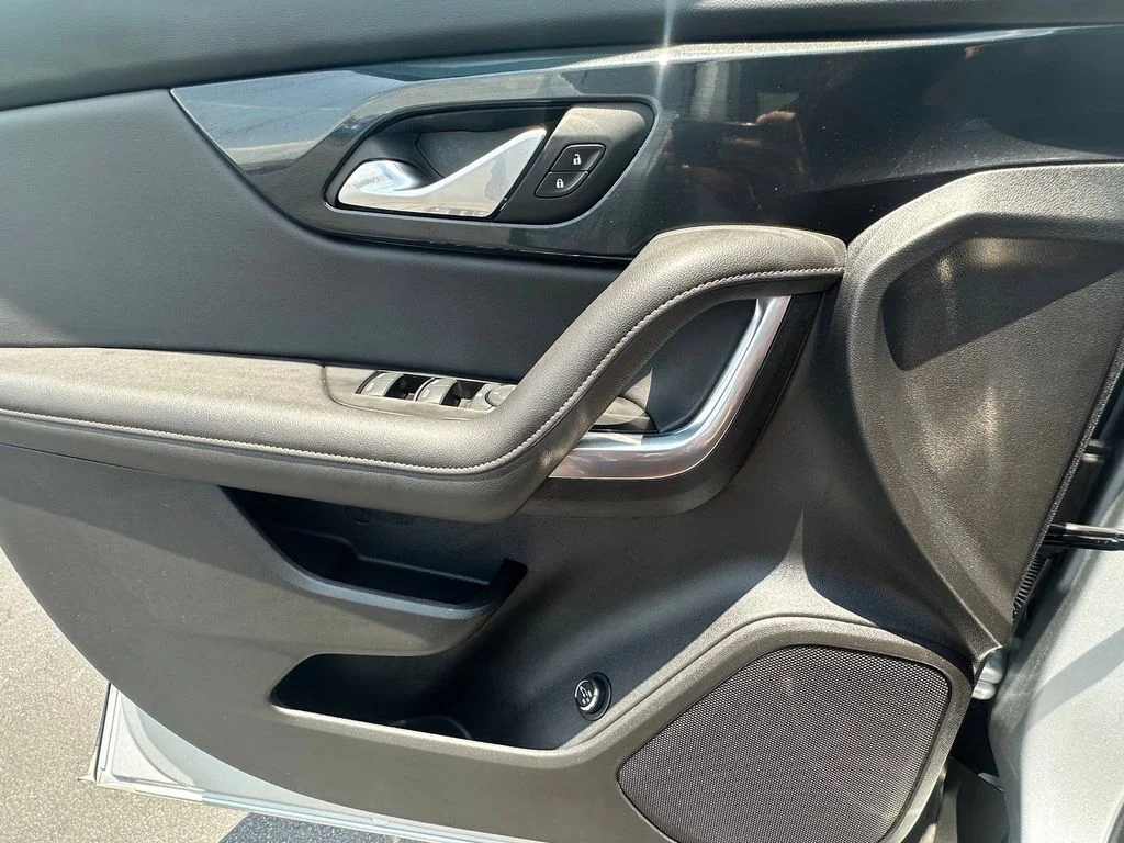 Used 2022 Silver Chevrolet Premier image 19