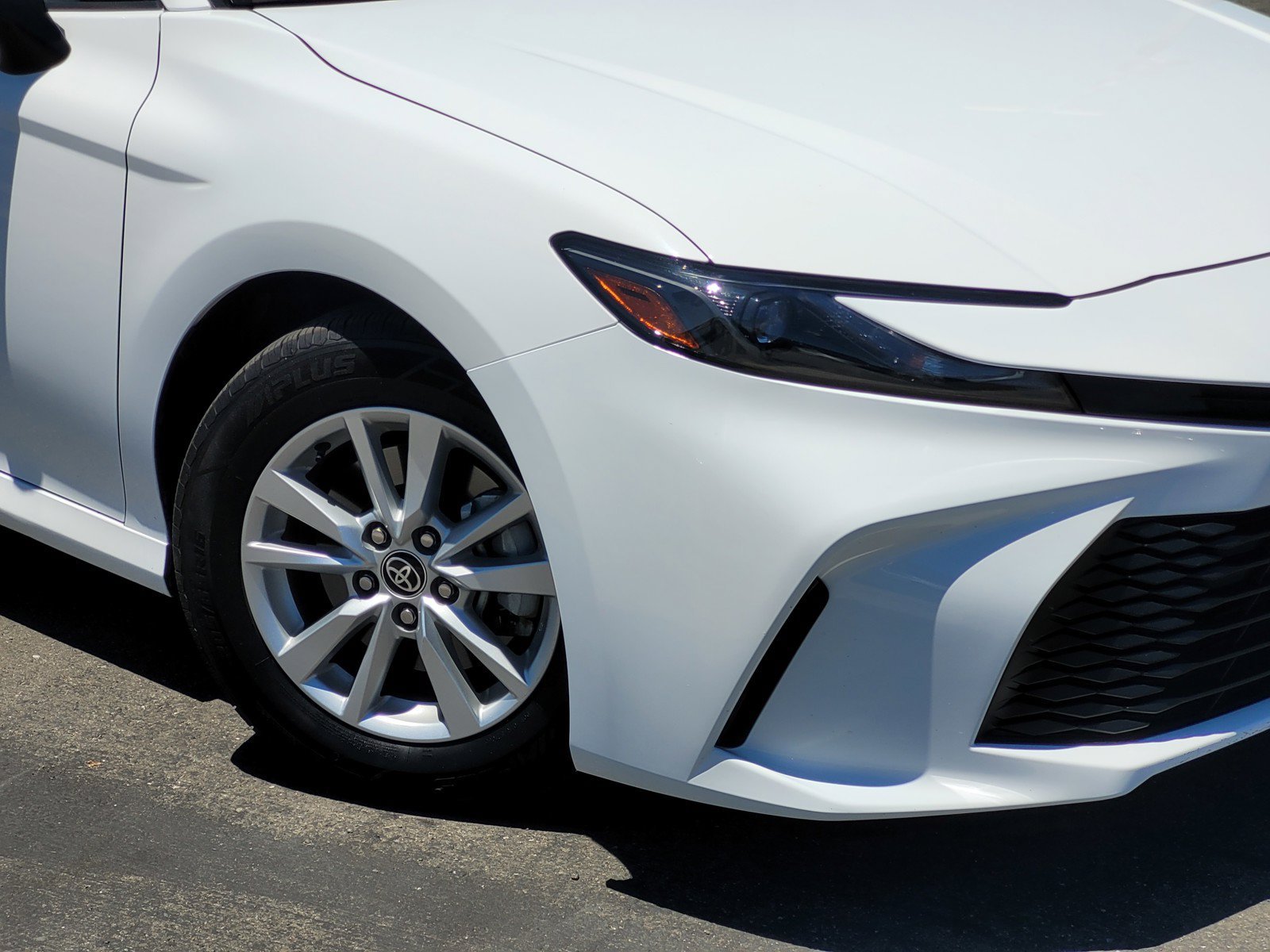 Used 2025 White Toyota  image 9