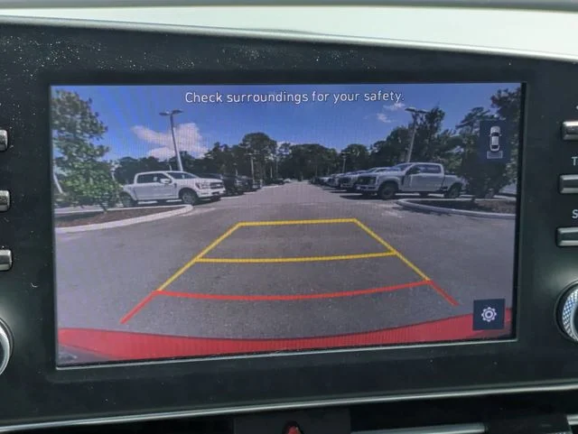 Certified Used 2022 Scarlet Red Hyundai SE image 19