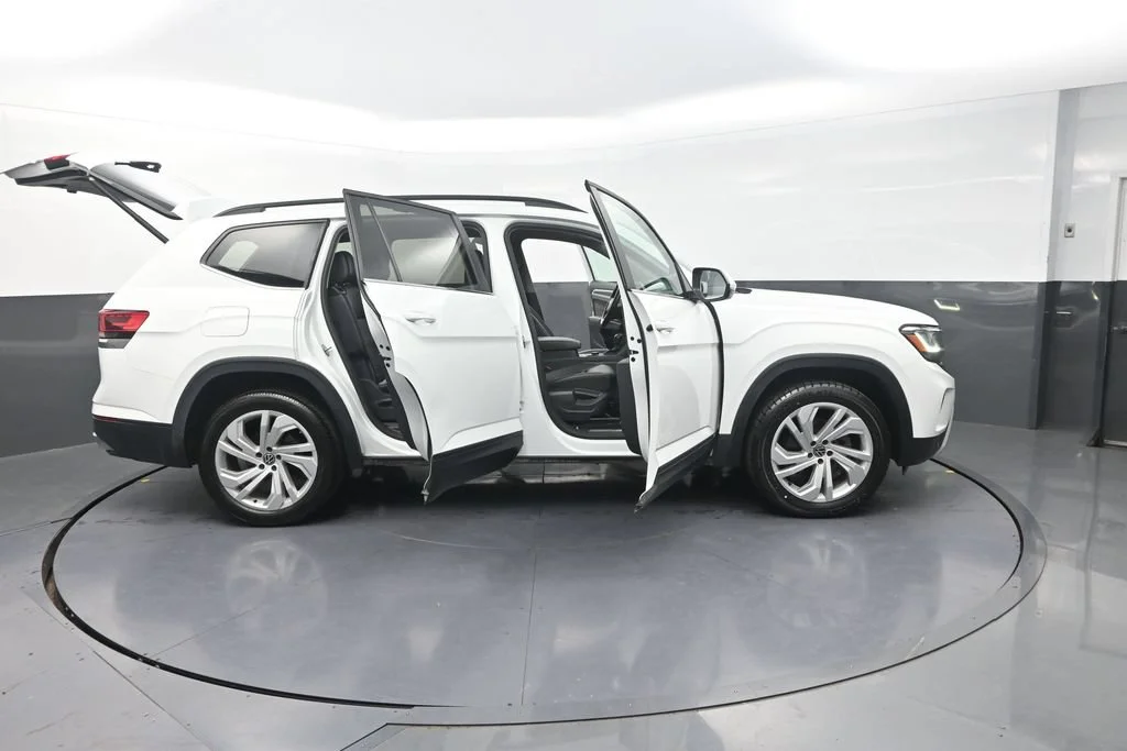 Used 2021 White Volkswagen 3.6L V6 SE w/Technology image 38