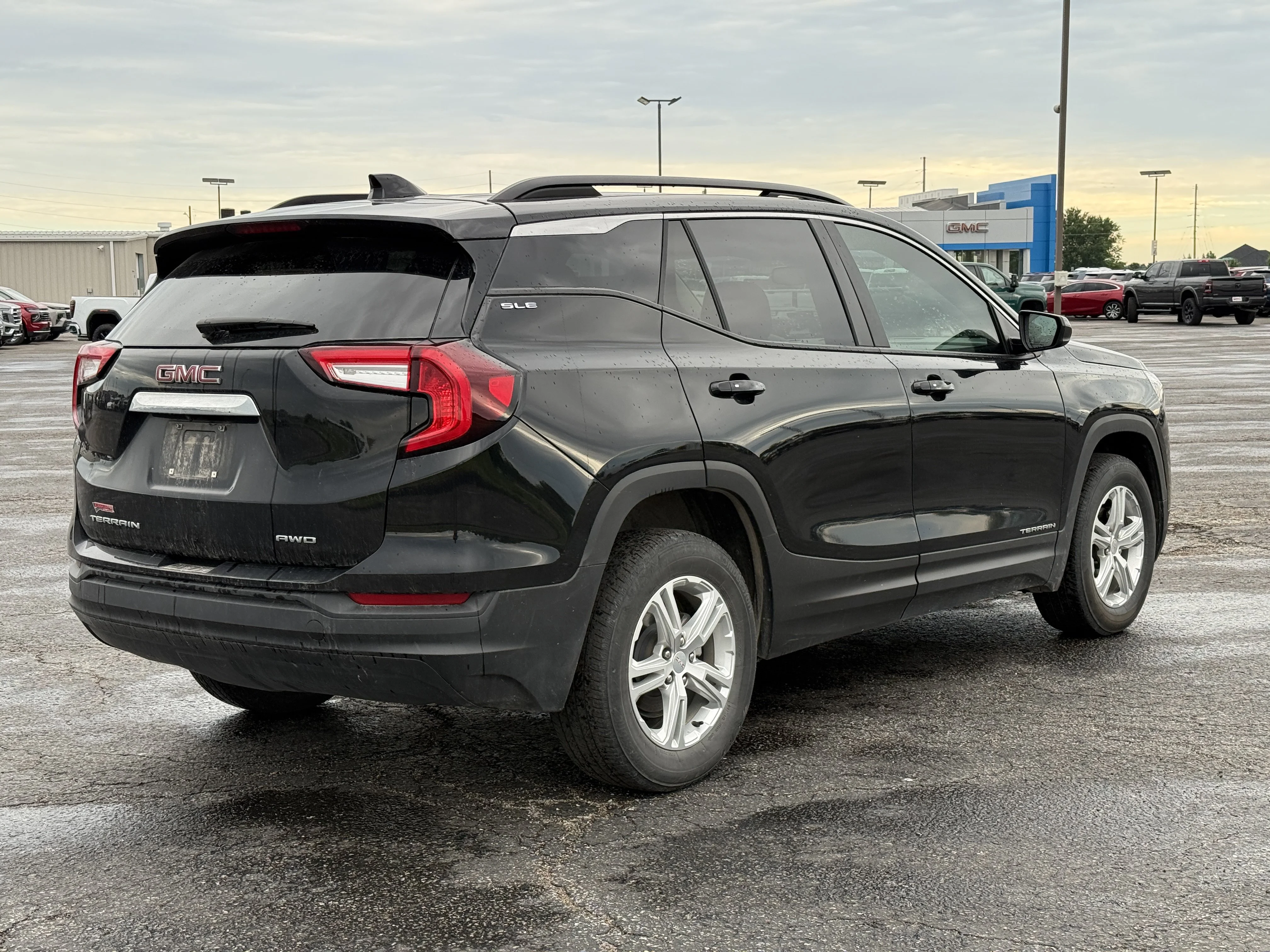 Used 2024 Ebony Twilight Metallic GMC SLE image 4