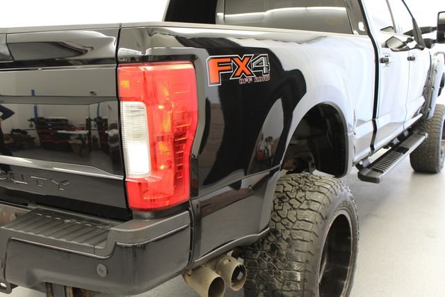 Used 2019 Black Metallic Ford Lariat image 8