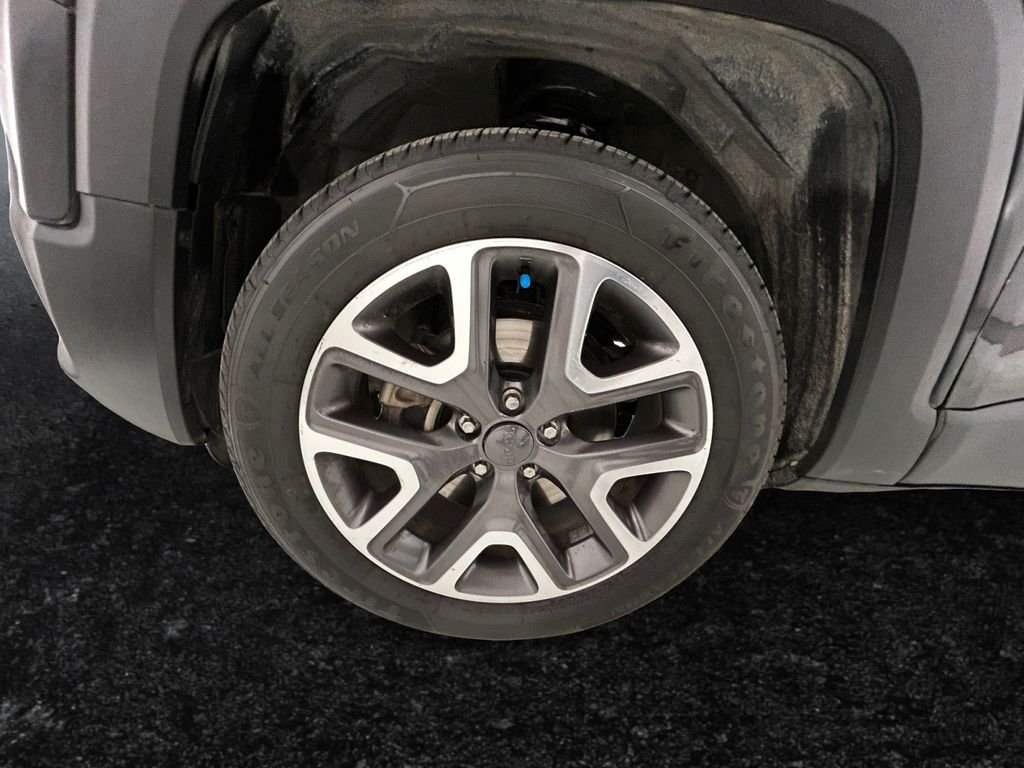 Used 2017 Black Jeep Latitude image 27