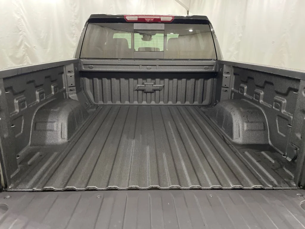 New 2026 Black Chevrolet High Country image 7