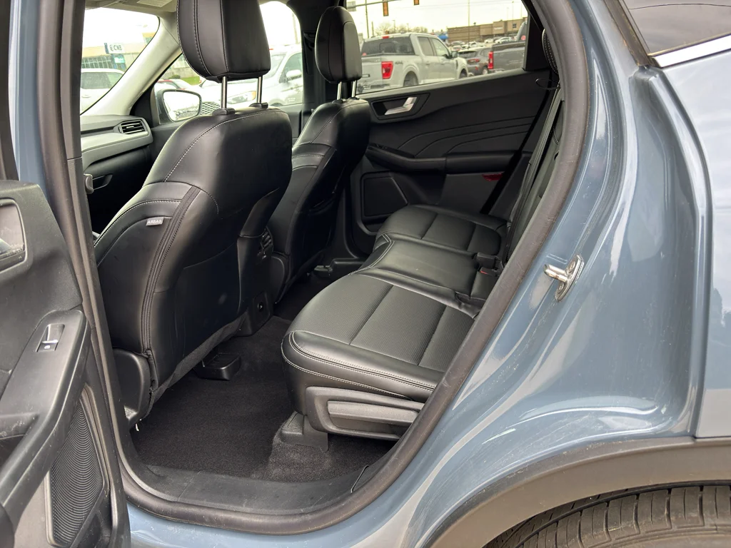 Used 2025 Vapor Blue Metallic Ford Platinum image 10