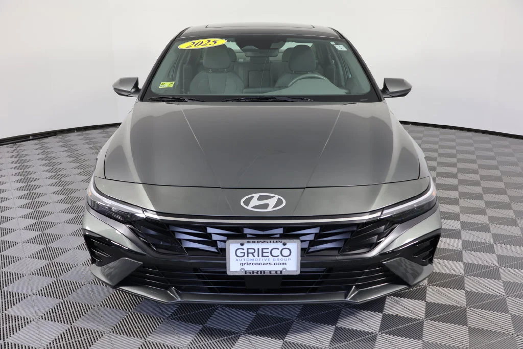 Certified Used 2025 Gray Hyundai SEL Convenience image 3