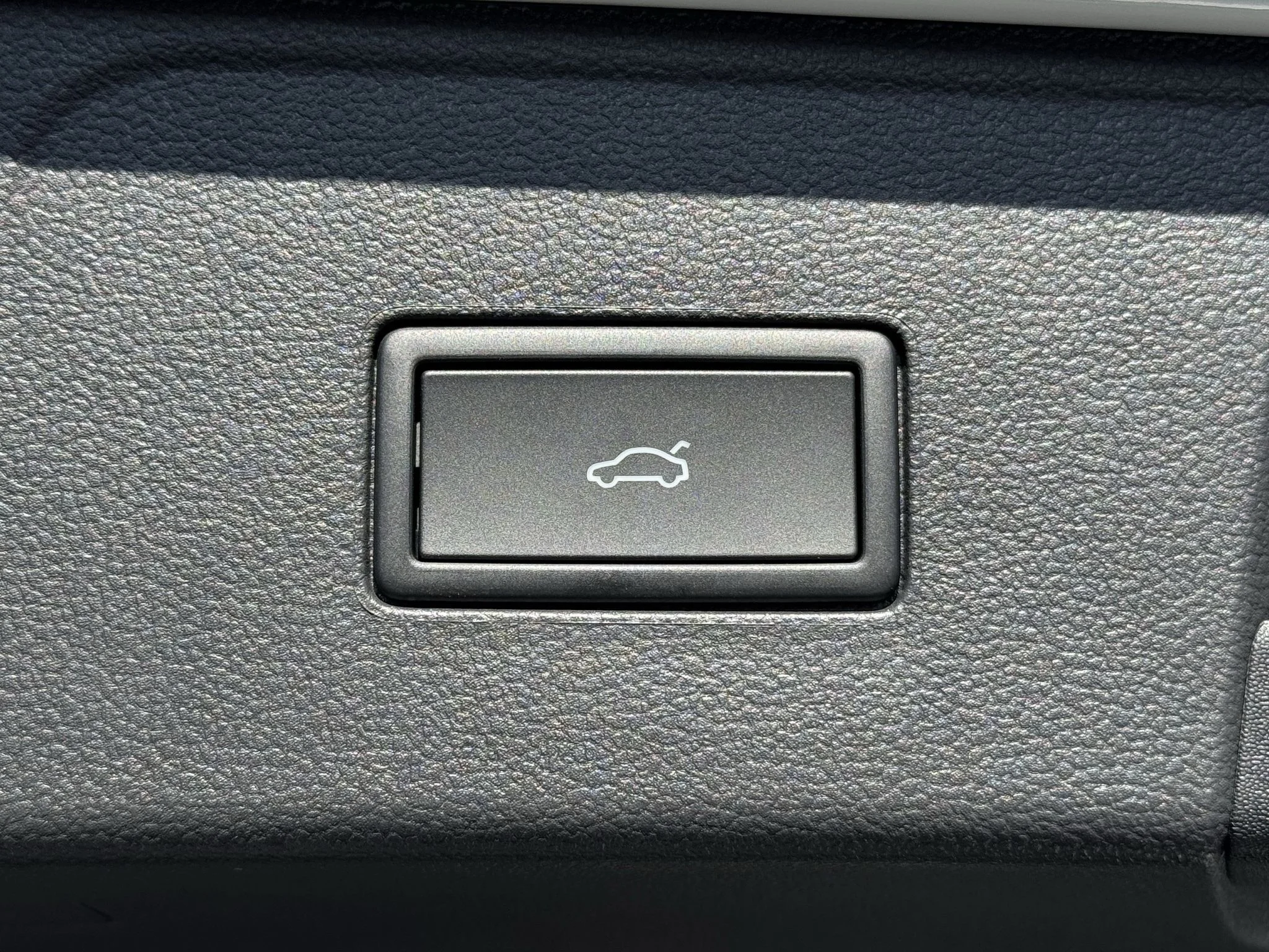 New 2026 Opal White Pearl Volkswagen 2.0T SEL image 40