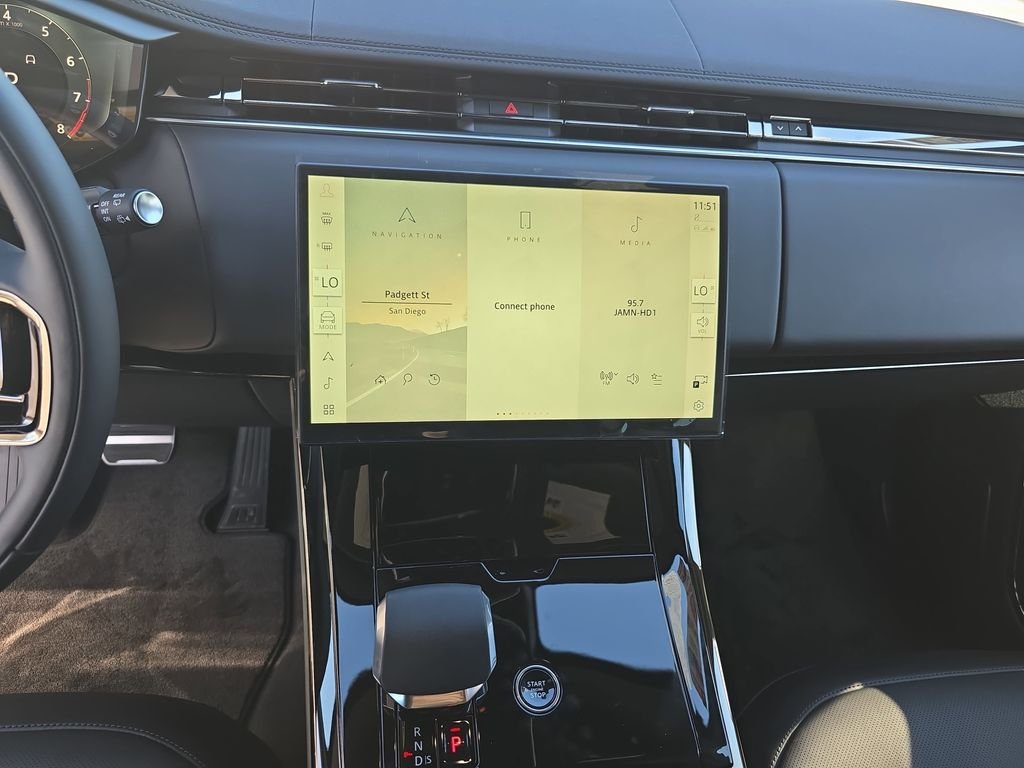 New 2026 Fuji White Land Rover Dynamic SE image 21