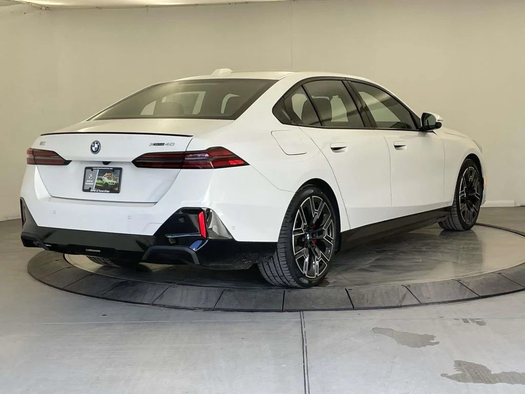 New 2026 White BMW xDrive40 image 5