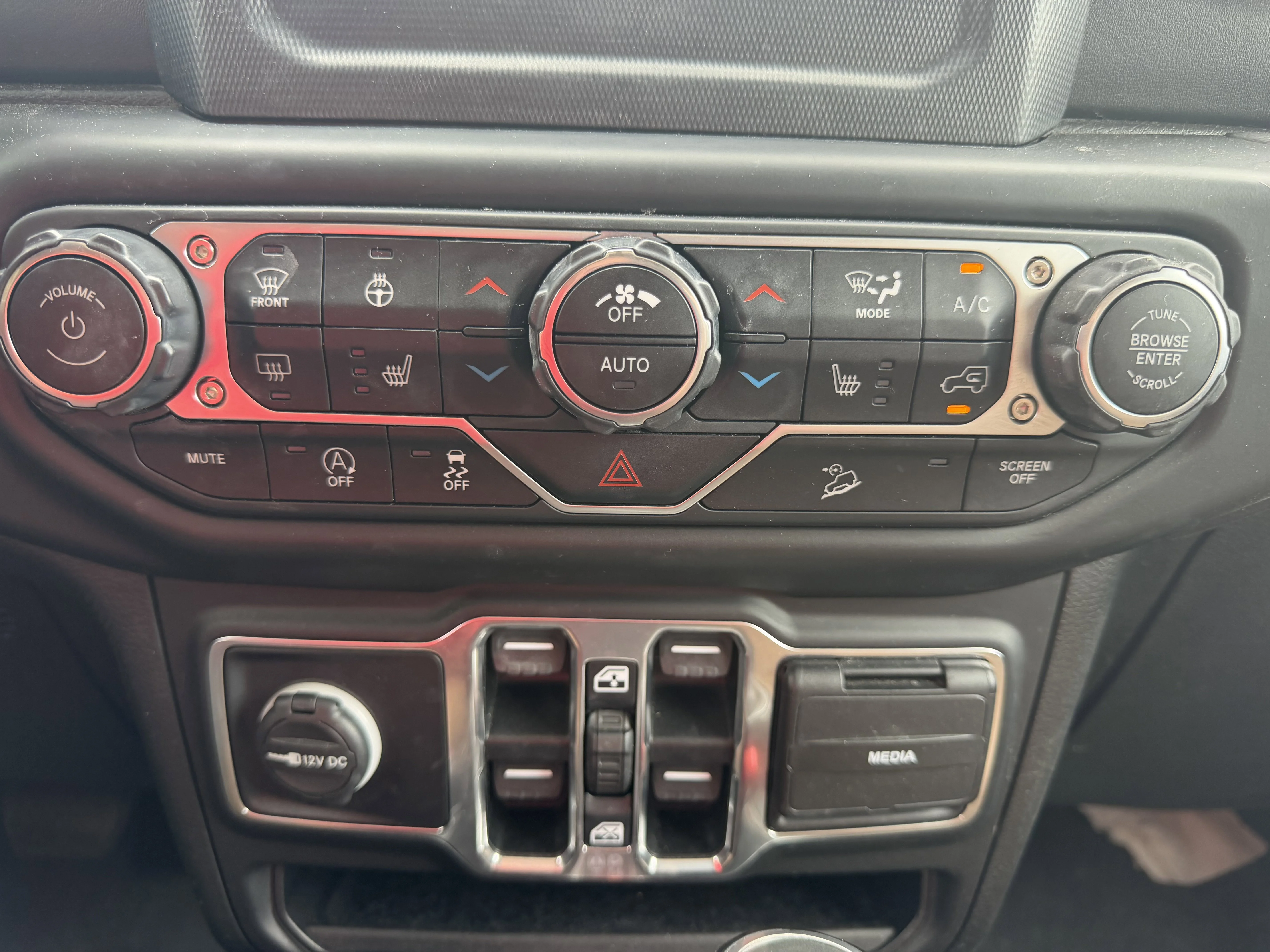 Used 2020 Black Clearcoat Jeep Sahara image 16