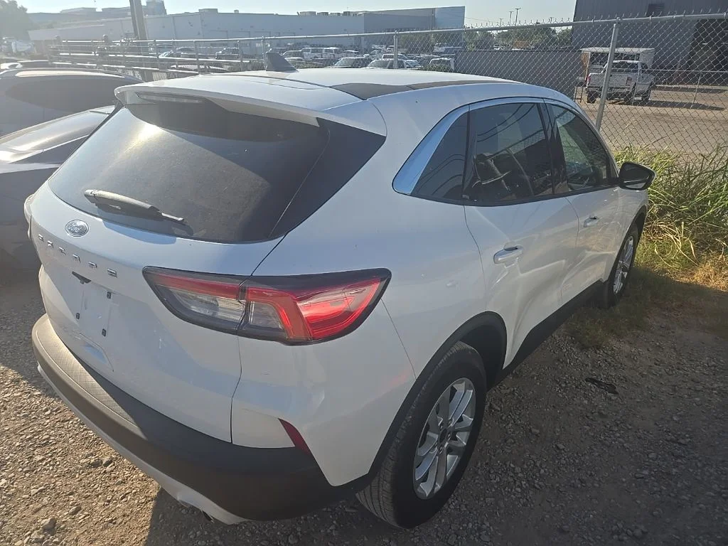 Used 2021 White Ford SE image 3