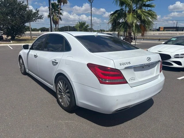 Used 2015 White Hyundai Ultimate image 4